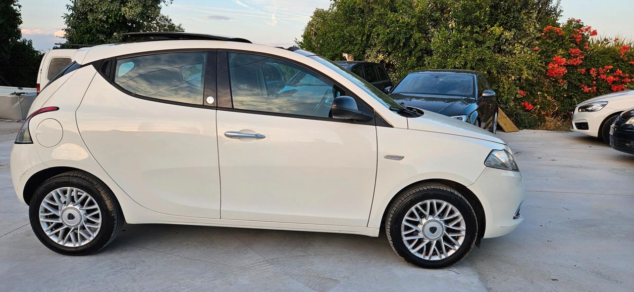 Lancia Ypsilon 1.2 69 CV 5 porte GPL Ecochic Silver