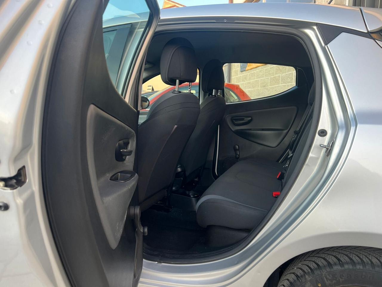 Lancia Ypsilon 1.2 69 CV 5 porte Platinum