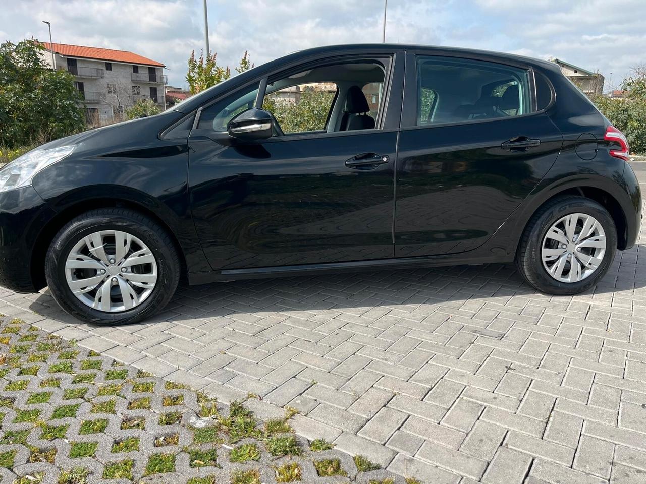 Peugeot 208 1.4hdi A-F-F-A-R-O-N-E- CHIAMA 2013