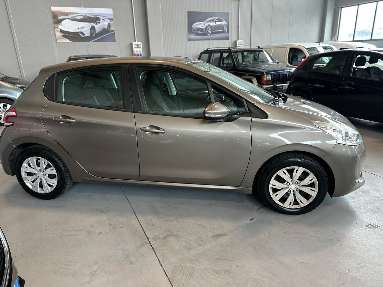 Peugeot 208 1.4 HDi 68 CV 5 porte Allure