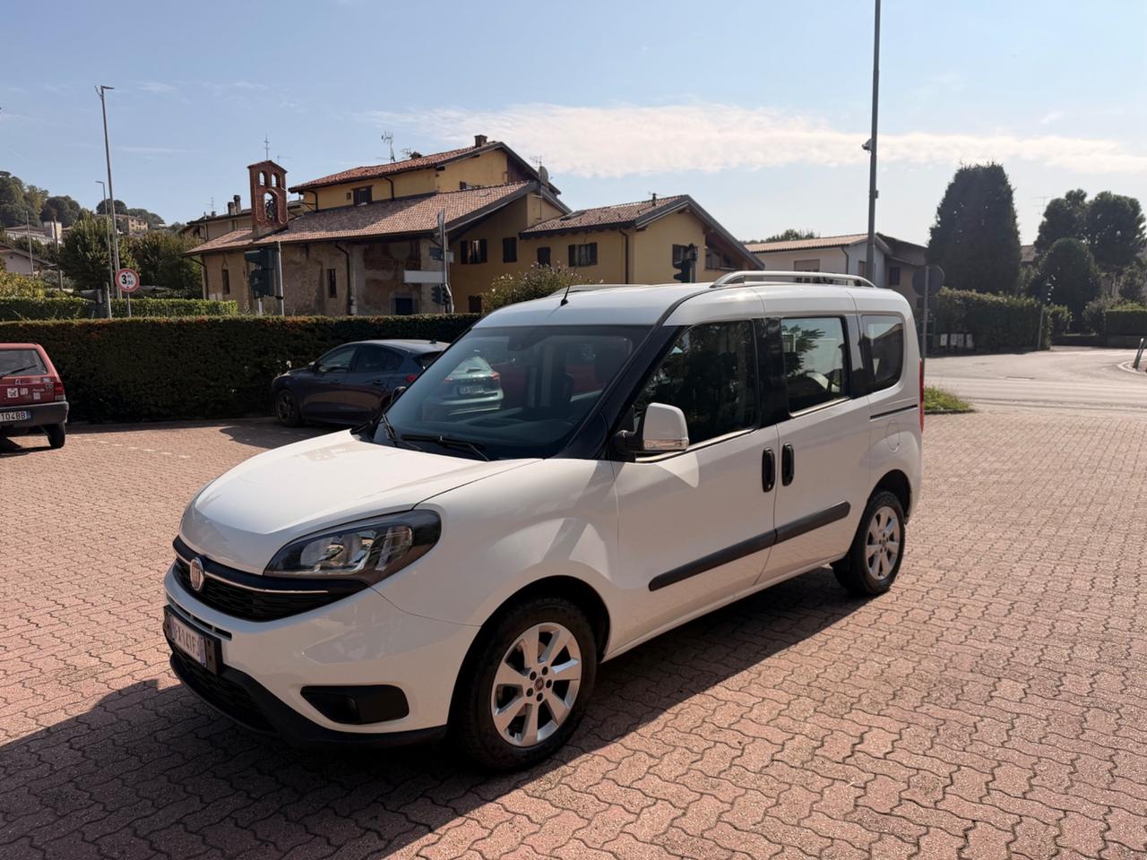 Fiat Doblo autovettura 5 p