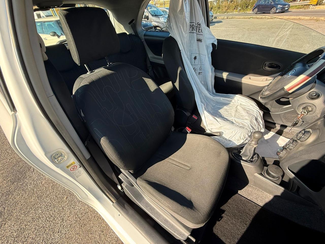 TOYOTA YARIS 3PORTE 1.0BENZINA69CV OK NEOPATENTATI