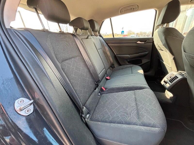 VOLKSWAGEN Golf 8ª serie Golf 1.0 eTSI EVO DSG...