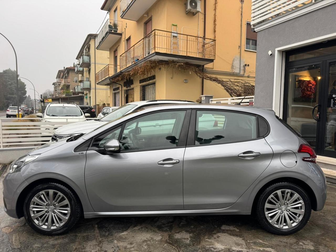 PEUGEOT 208 PureTech 82 5p ALLURE NEOPAT