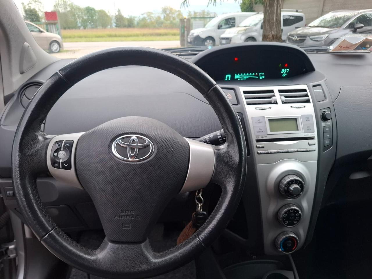 Toyota Yaris 1.3 5 porte Navi 87 Cv (64kw)