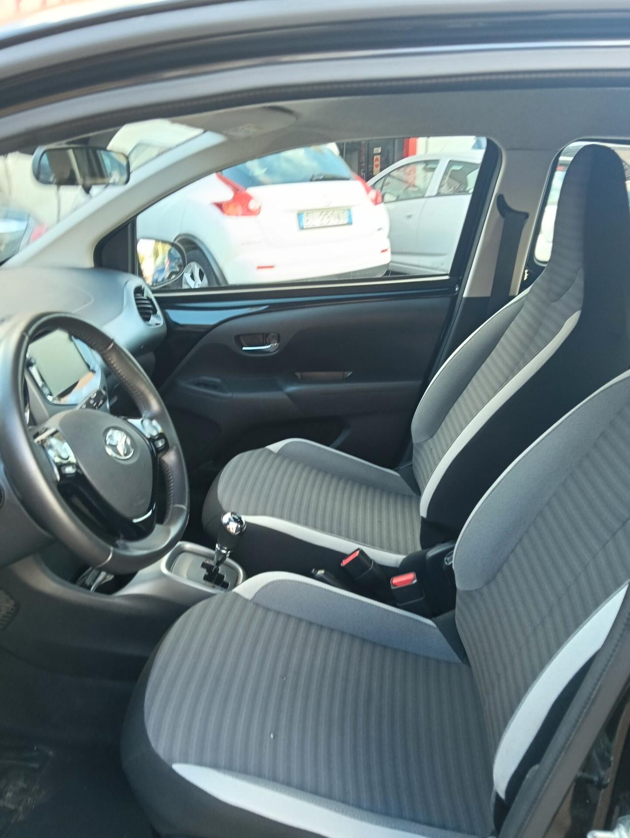 Toyota Aygo Connect 1.0 / 5 porte x-cool MMT