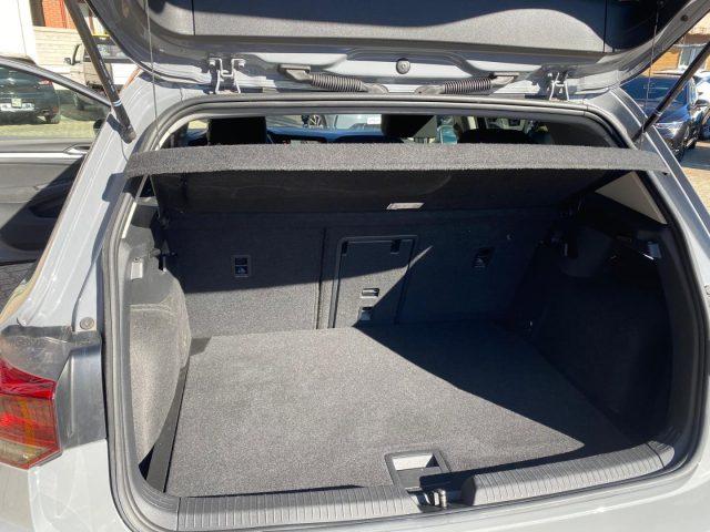 VOLKSWAGEN Golf 8 1.0 Active *Sedili riscaldati*Navi*Lega