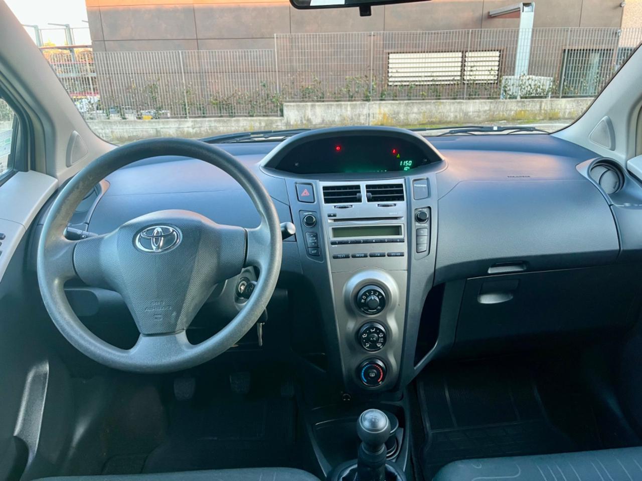 Toyota Yaris 1.0benz 2010 128.000km perfetta per neopatentati