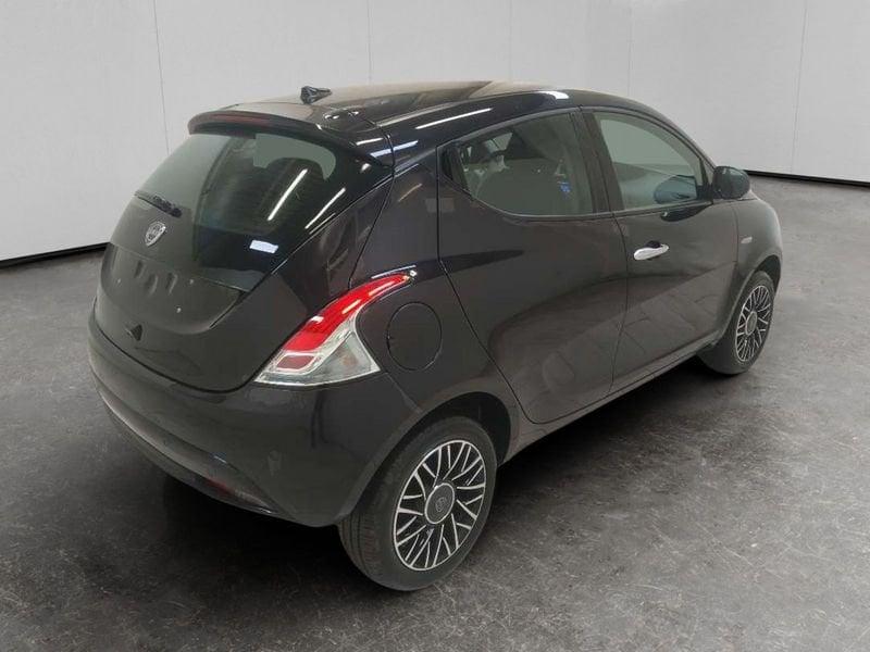 Lancia Ypsilon 1.0 firefly hybrid Platino s&s 70cv