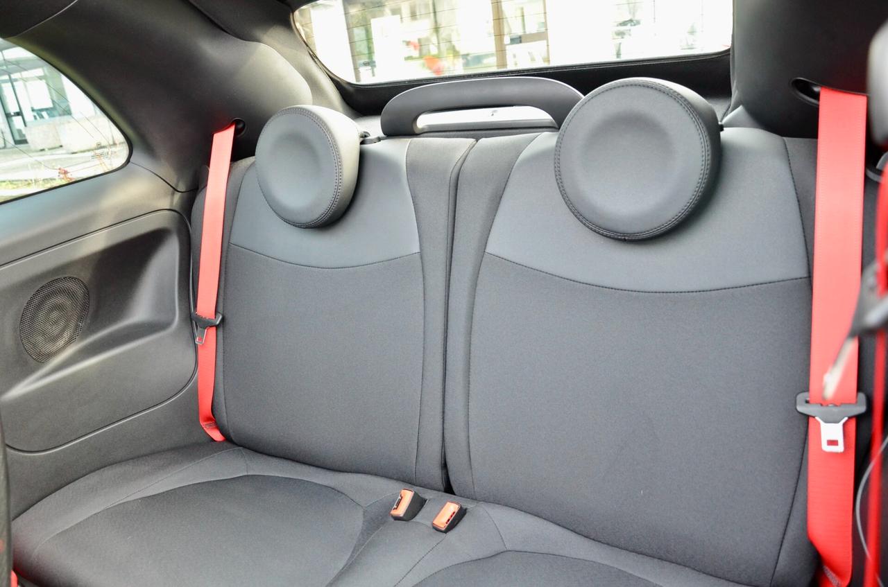 ABARTH 595C 1.4 T-JET ESSEESSE 180cv AUT, PARI AL NUOVO, UFF ITALIANA, AKRAPOVIC, SEDILI IN CARBONIO, 17", PERMUTE