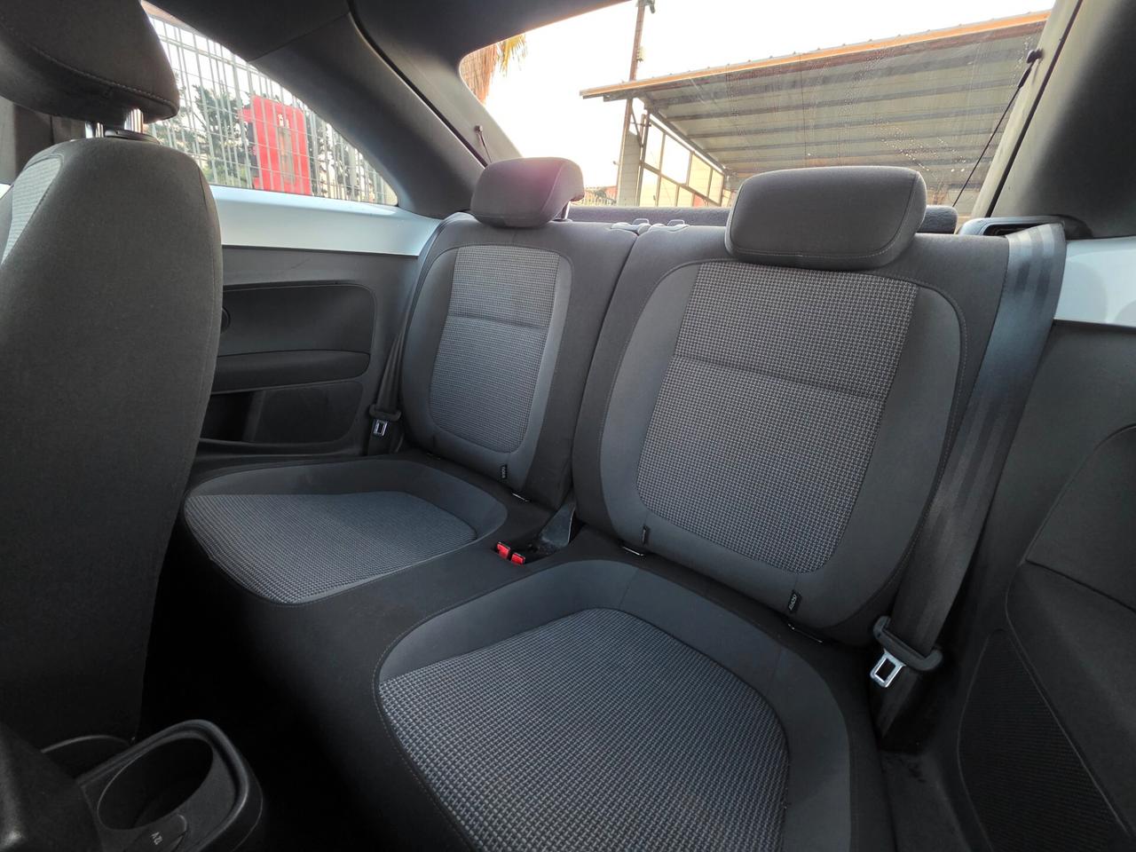 Volkswagen Maggiolino 1.6 TDI Design