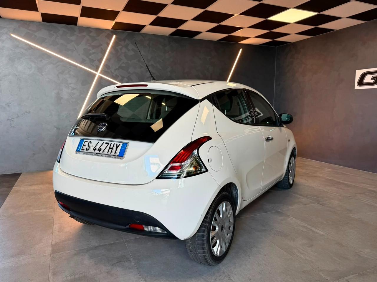 Lancia Ypsilon 1.2 69 CV 5 porte Elefantino