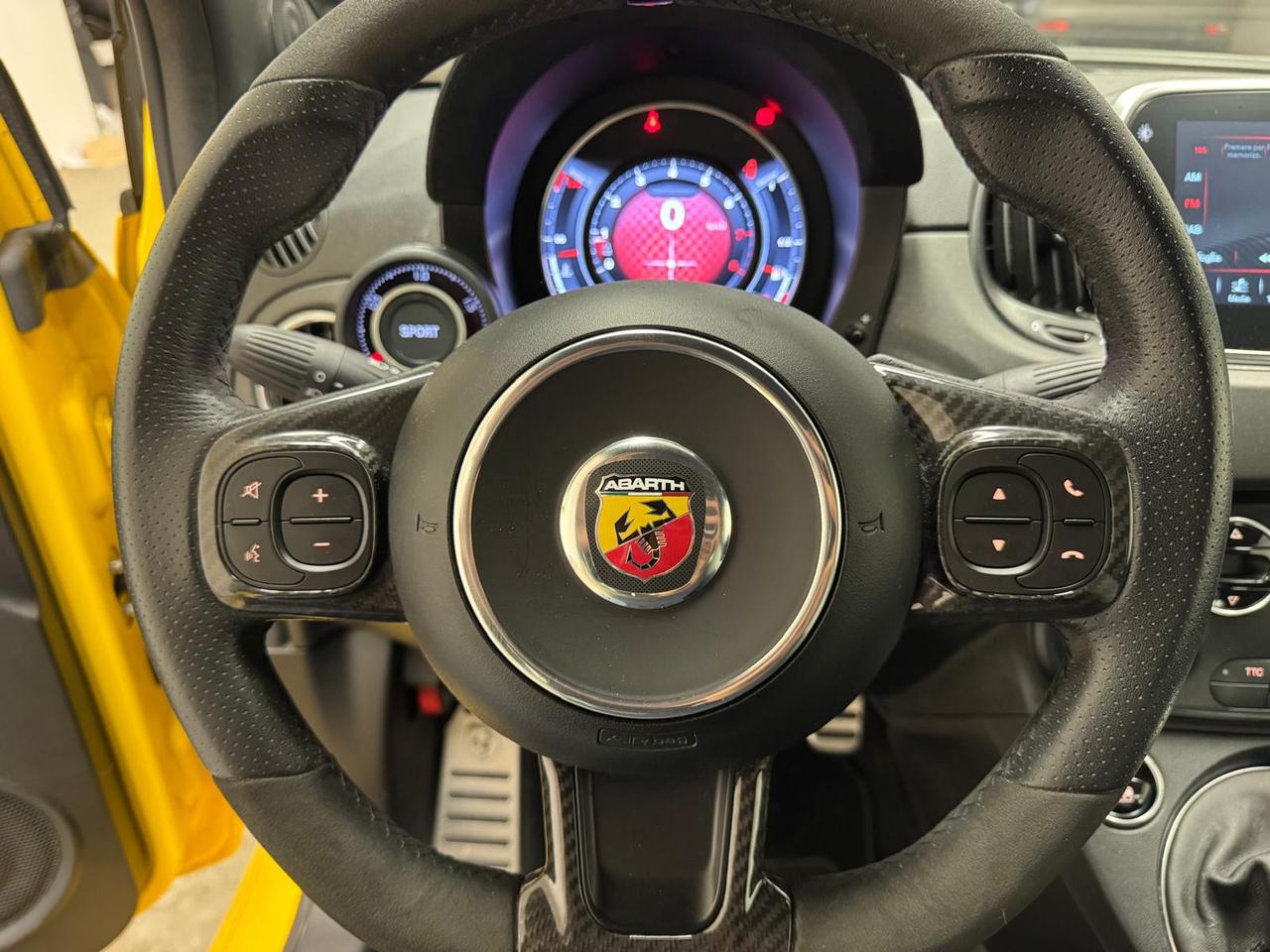 Abarth 595C 2016 - 595C 1.4 t-jet Competizione 180cv