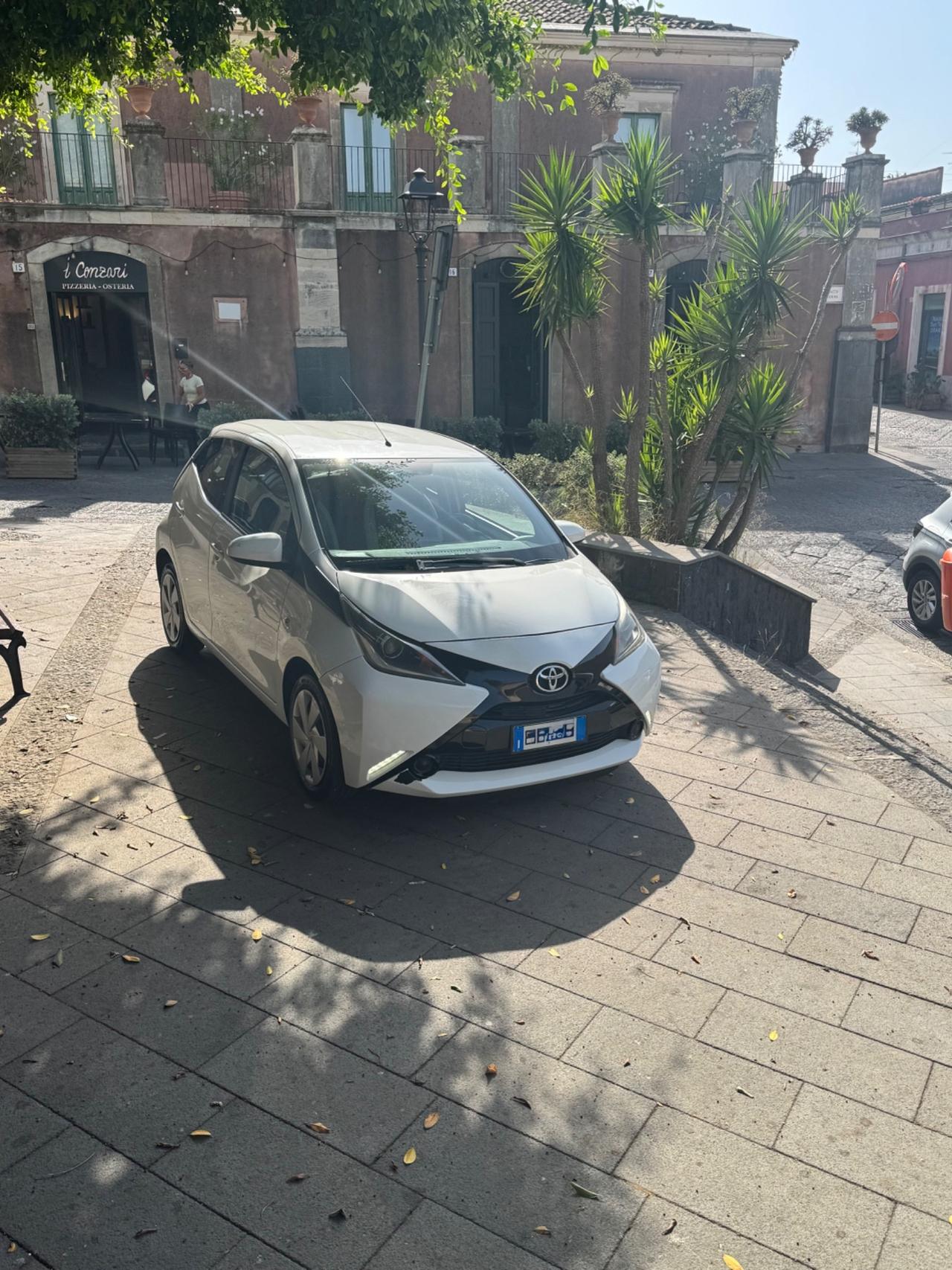 Toyota Aygo 1.0 VVT-i 69 CV 5 porte x-play