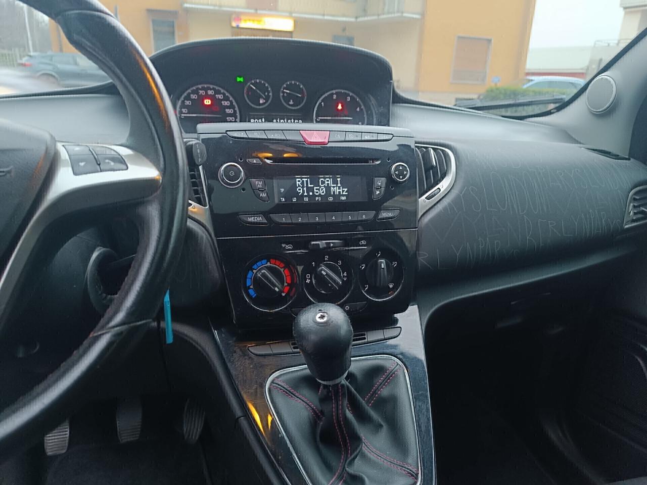 Lancia Ypsilon 1.3 MJT 95 Platinum TETTO APRIBILE