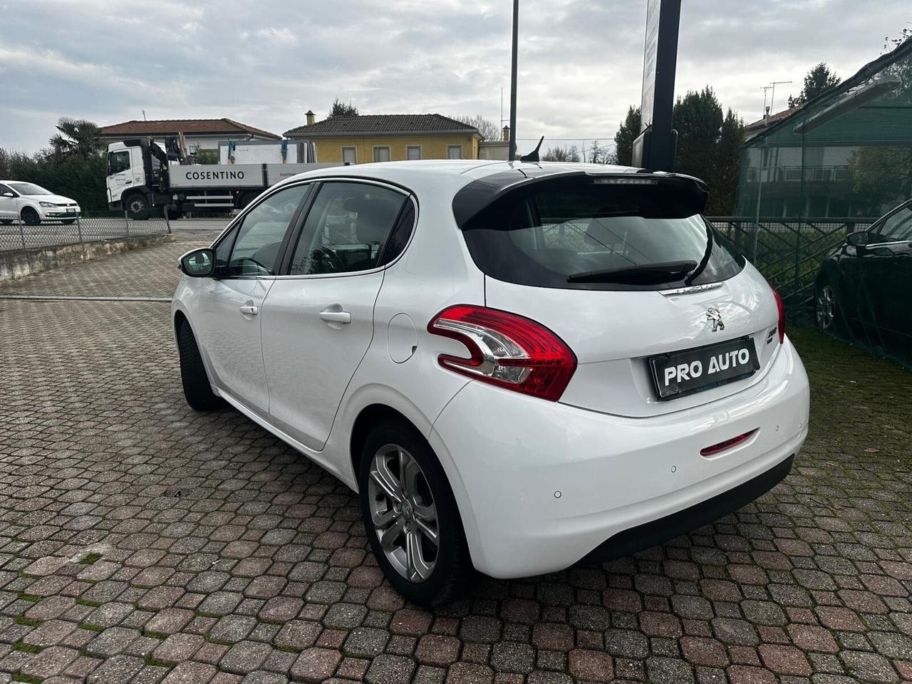 Peugeot 208 PureTech 82 ETG5 S&S 5 porte Allure
