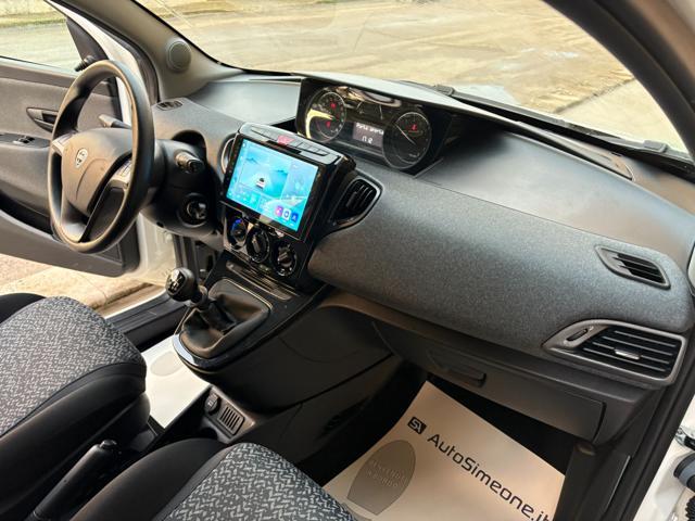 LANCIA Ypsilon 1.0 FireFly 5 porte S&S Hybrid Ecochic Silver.