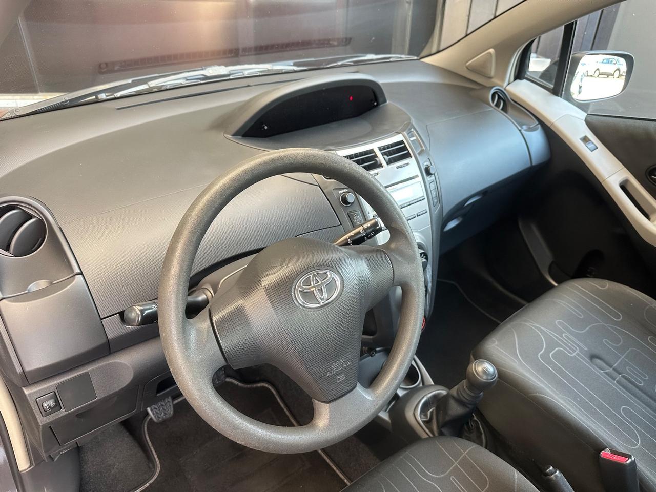 Toyota Yaris 1.0 5 porte Sol