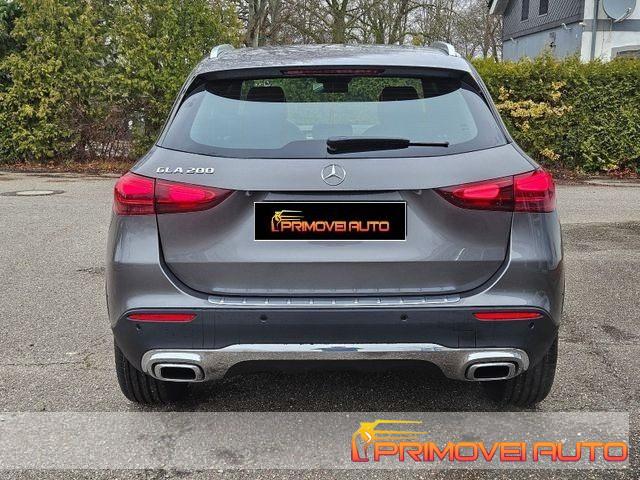 MERCEDES-BENZ GLA 200 Automatic Progressive