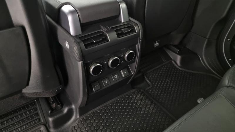 Land Rover Defender 110 3.0D I6 250 CV AWD Auto X-Dynamic SE