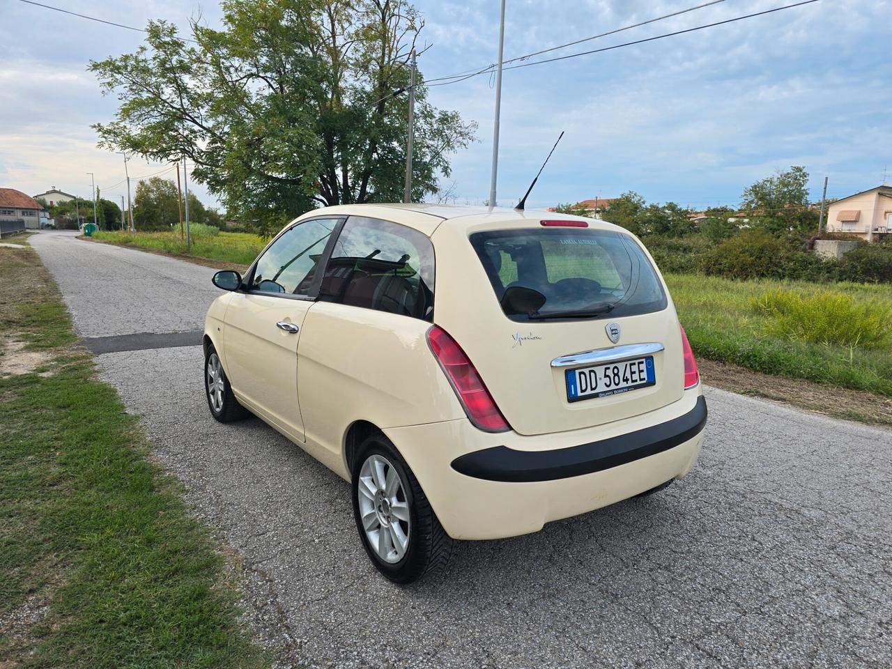 Lancia Ypsilon 1.2 Benzina con GARANZIA - NEOPATENTATI