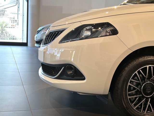 Lancia Ypsilon 1.0 FireFly 5 porte S&S Hybrid Platino KM ZERO