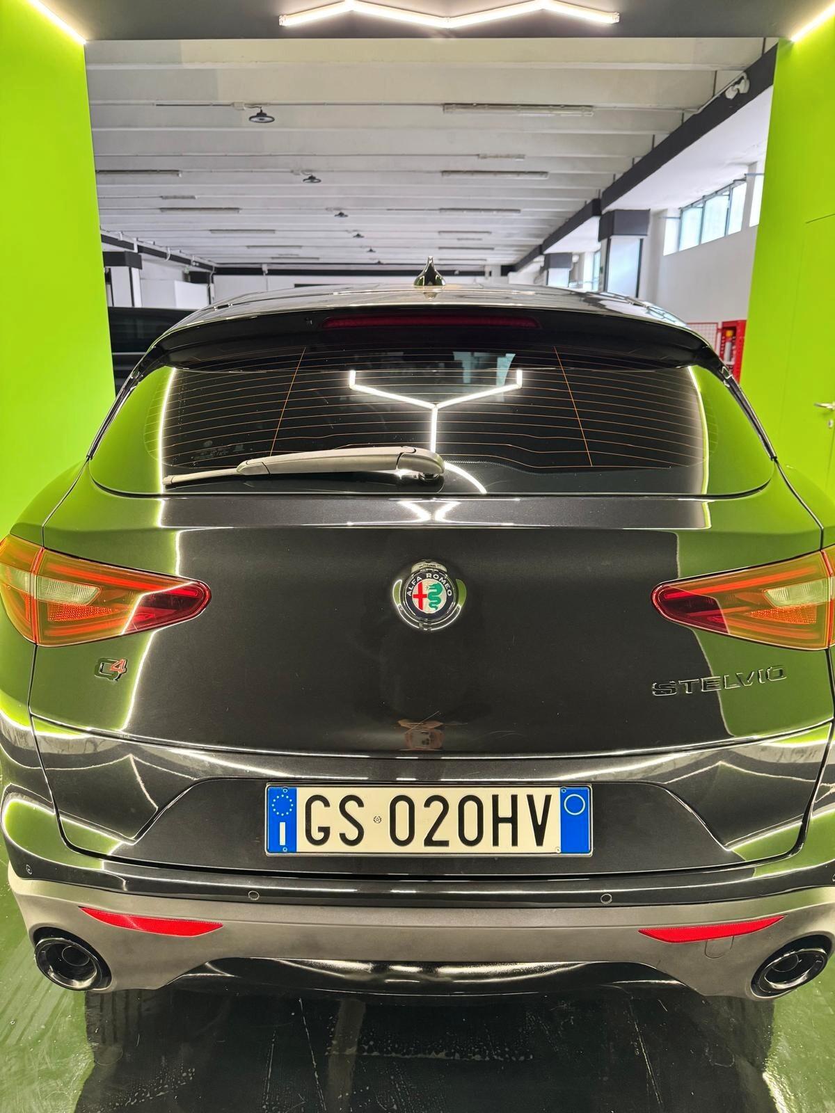 Alfa Romeo Stelvio 2.2 Turbodiesel 180 CV AT8 RWD Executive