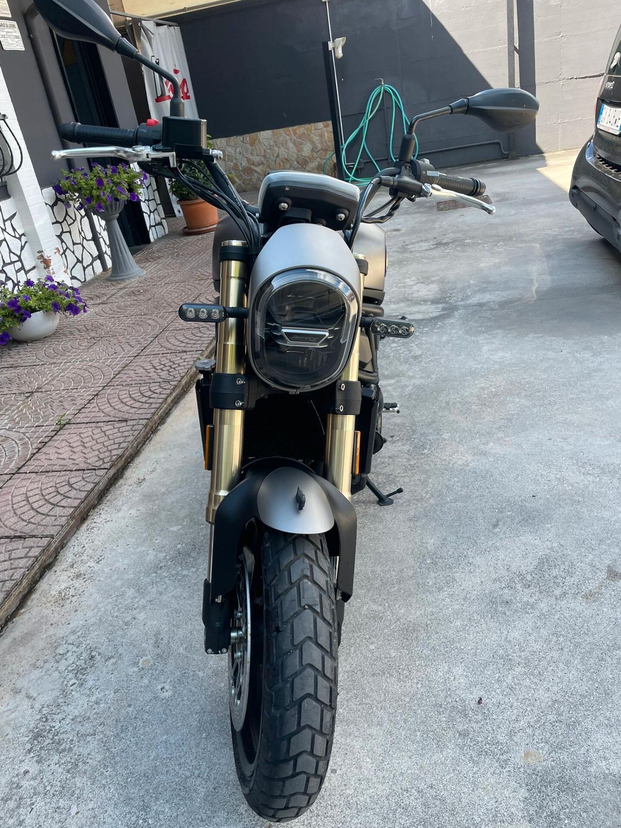 Benelli Leoncino 800 PARI AL NUOVO