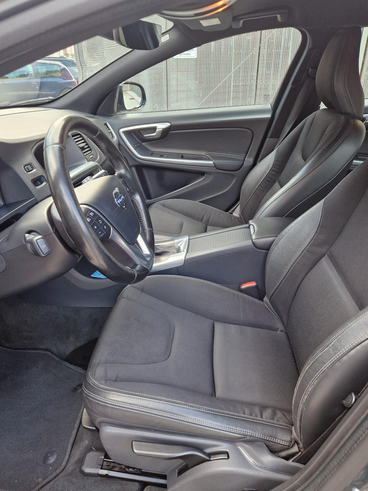 Volvo V60 Cross Country D3 Momentum