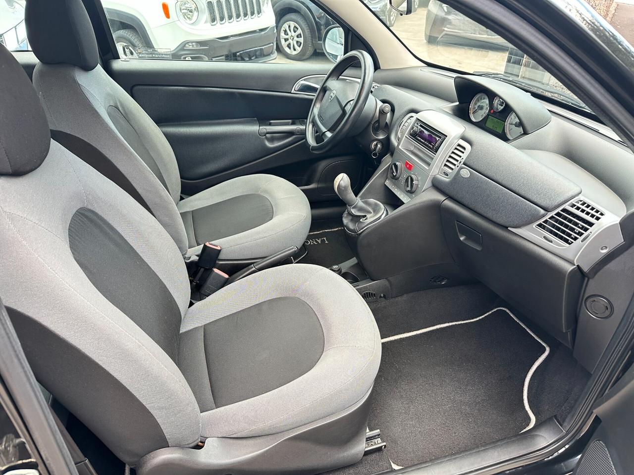 Lancia Ypsilon 1.3 MJT 75 CV New Oro