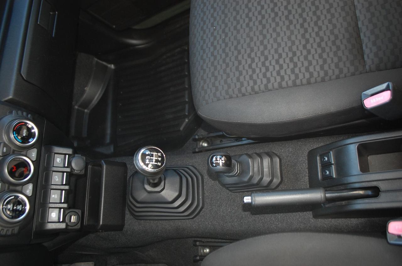 Suzuki Jimny 1.5 Top 4wd allgrip 102CV Uff Italy Navi Clima USB