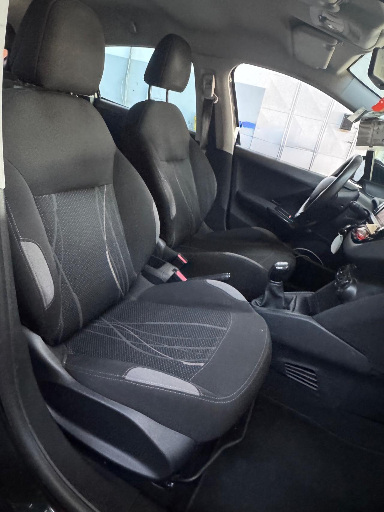 Peugeot 208 1.4 HDi 68 CV 5 porte Allure