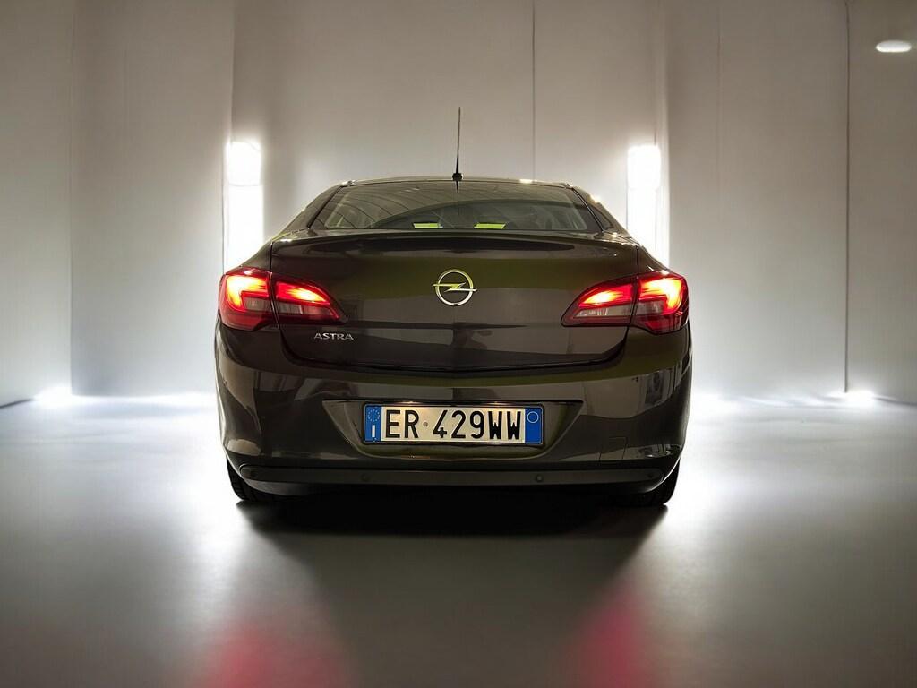 Opel Astra Sedan 1.4 Cosmo