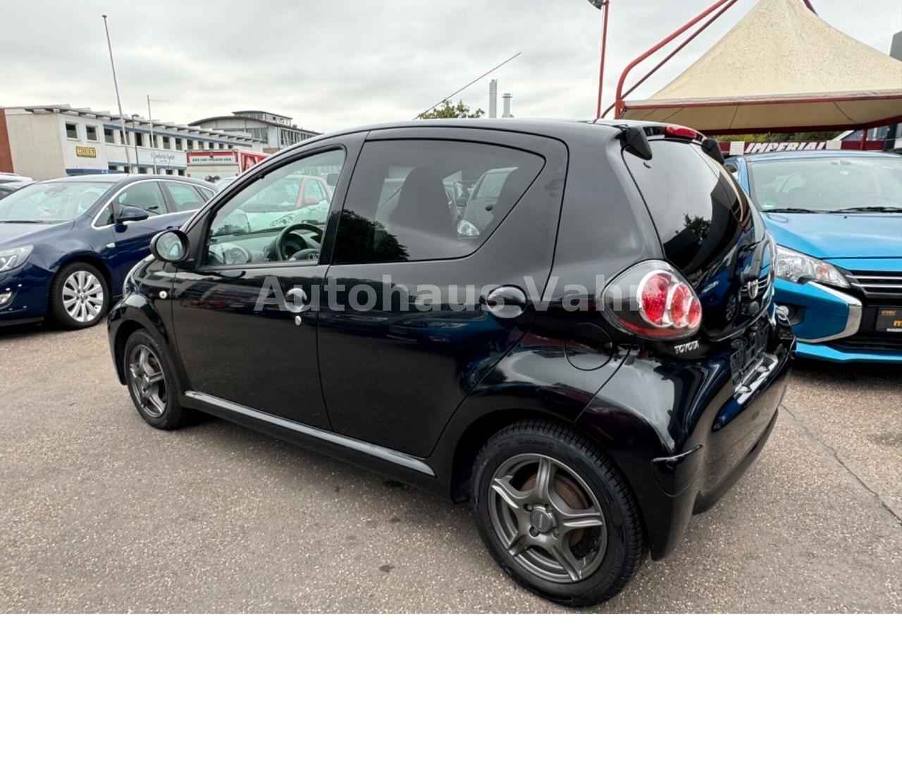 Toyota Aygo 1.0 -i 5 porte Lounge Connect - NEOPATENTATI -