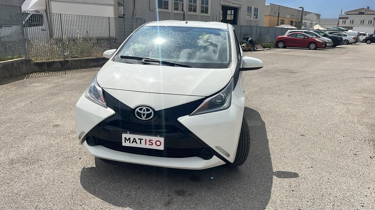 Toyota Aygo 1.0 VVT-i X-BLACK 140000 KM