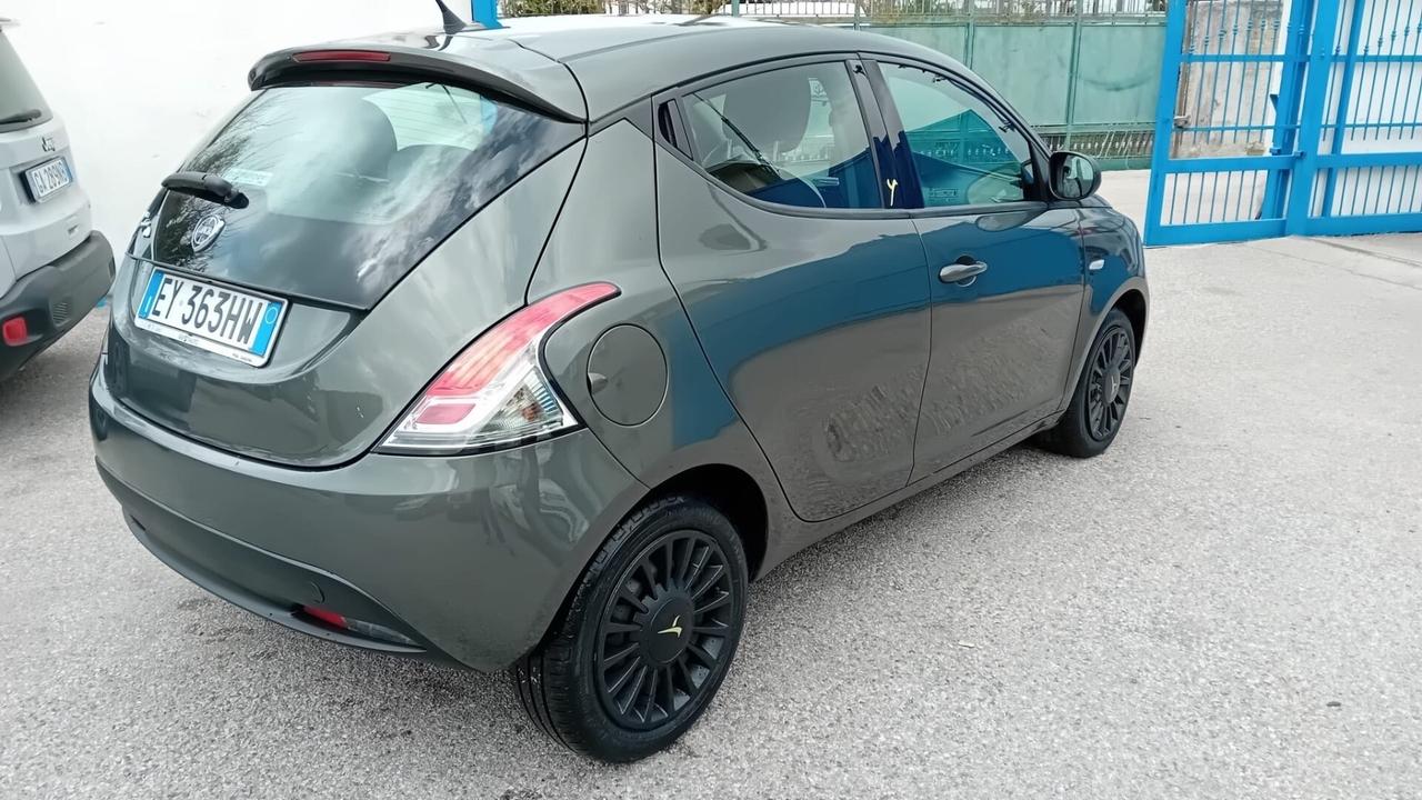 Lancia ypslon 1.2 gpl-full/opt-km 90000-2015