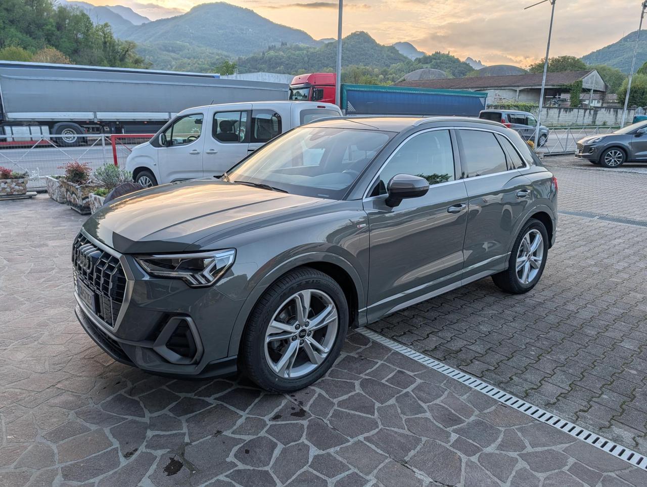 Audi Q3 35 2.0 tdi S line edition s-tronic