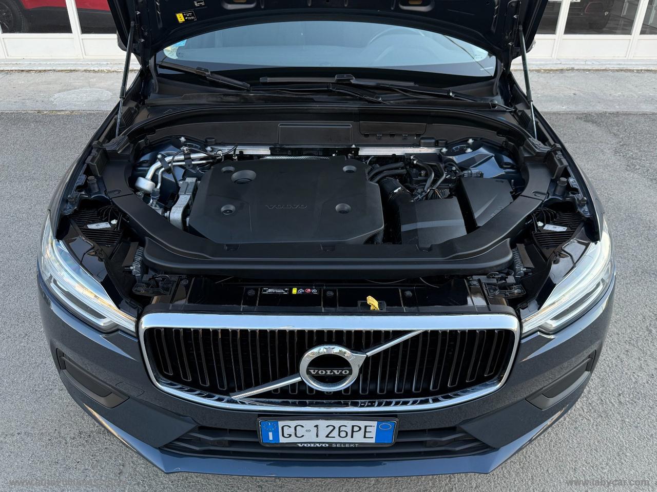 VOLVO XC60 B4