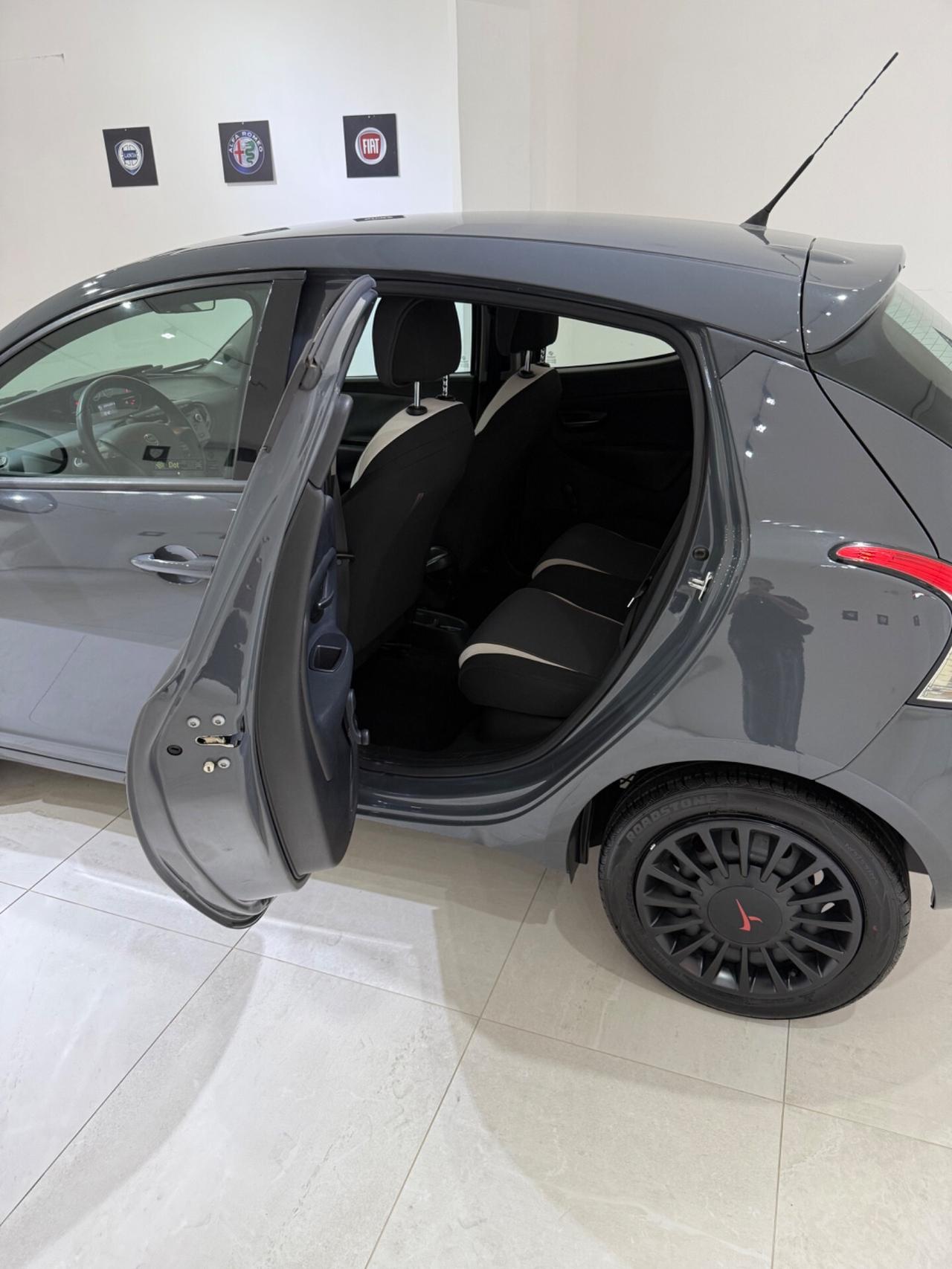 LANCIA YPSILON 1.2 69 CV 5 PORTE ELLE