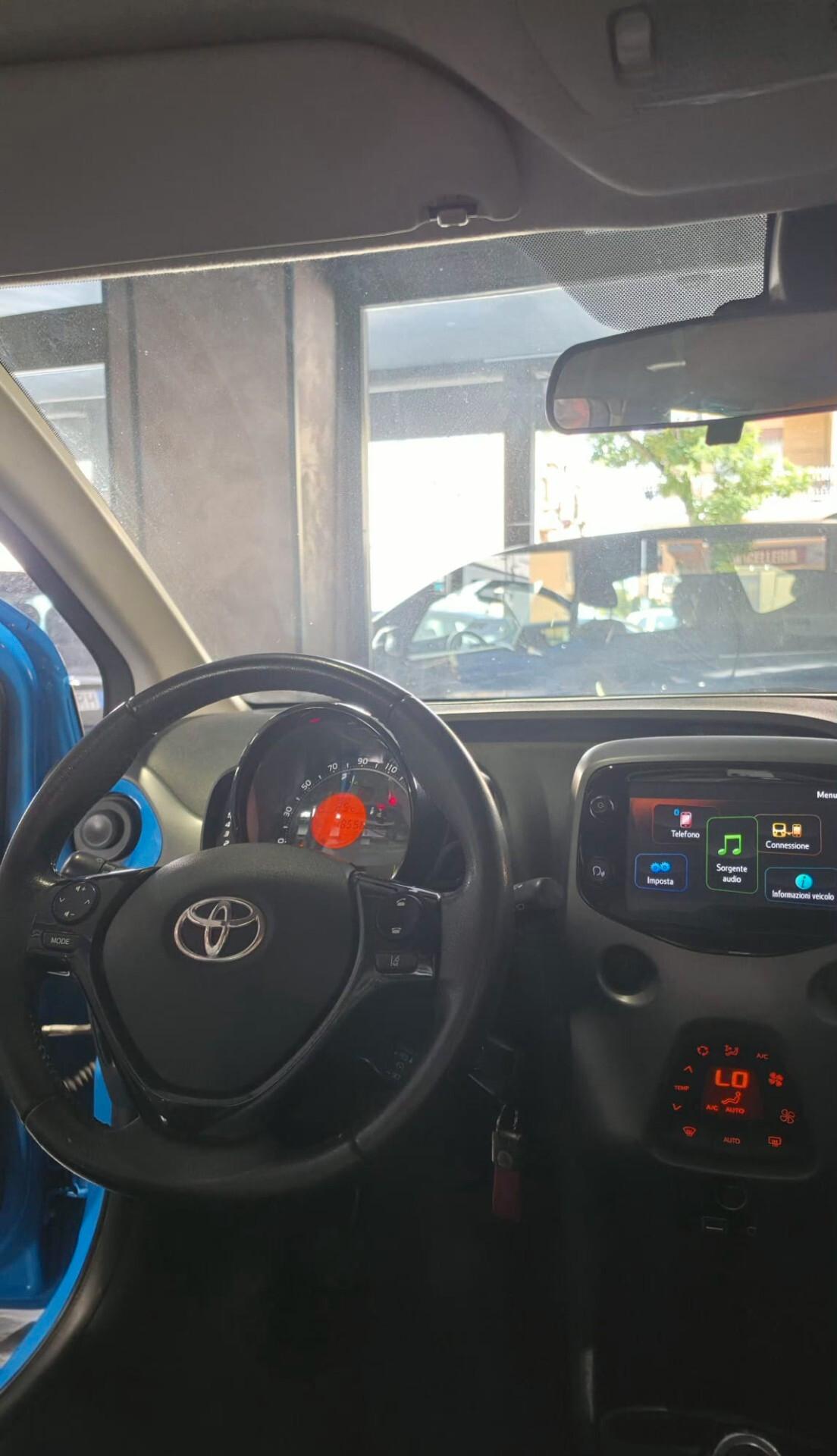 Toyota Aygo Connect 1.0 VVT-i 72 CV 5 porte x-clusiv
