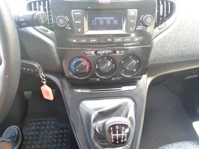 Lancia Ypsilon 1.0 FireFly 5 POSTI S&S Hybrid Silver