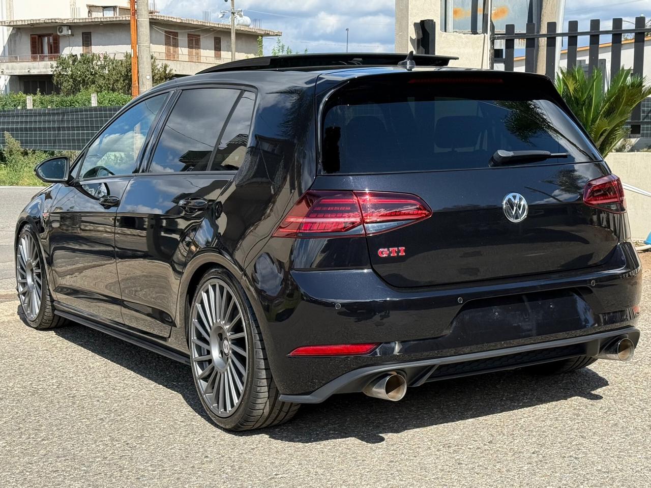 Volkswagen Golf GTI 2.0 TSI BlackStyle