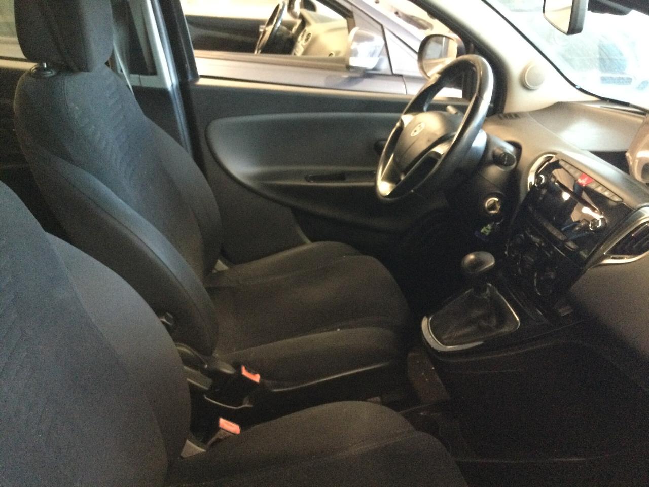 Lancia Ypsilon 0.9 TwinAir 85 CV 5 porte S&S DFN Platinum