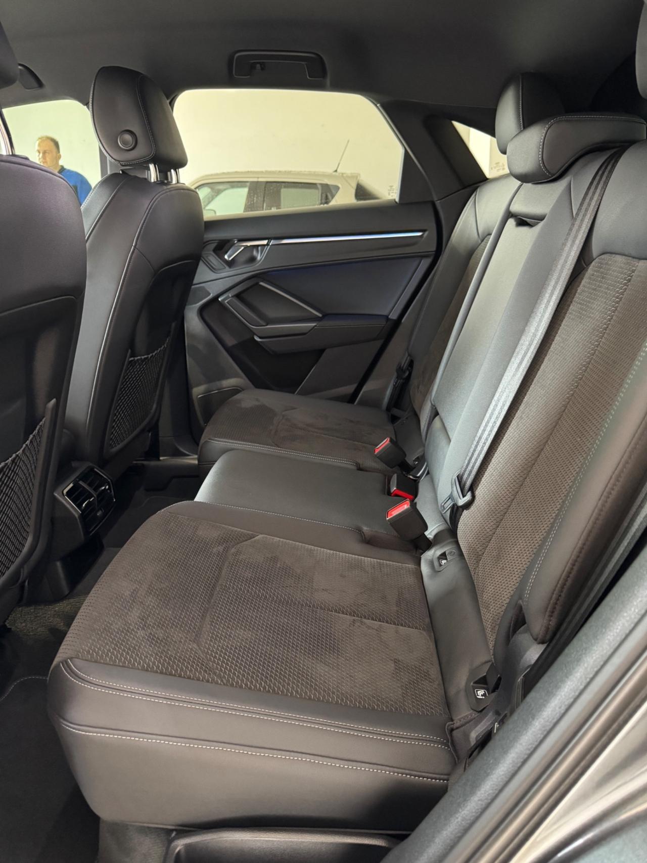 Audi Q3 40 TDI quattro S tronic Identity Black