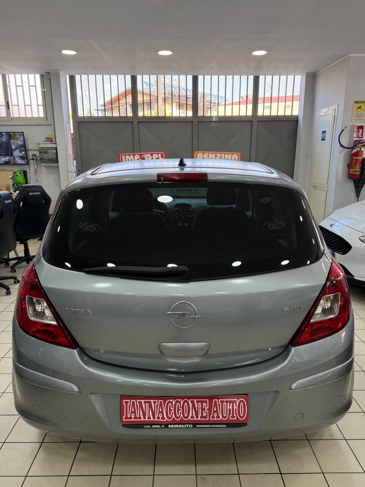 Opel Corsa 1.2 gpl 2011 full optional