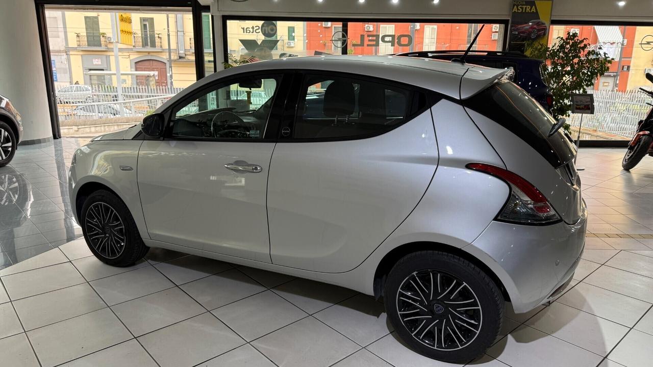 Lancia Ypsilon 1.0 FireFly 5 porte S&S Hybrid Ecochic Gold