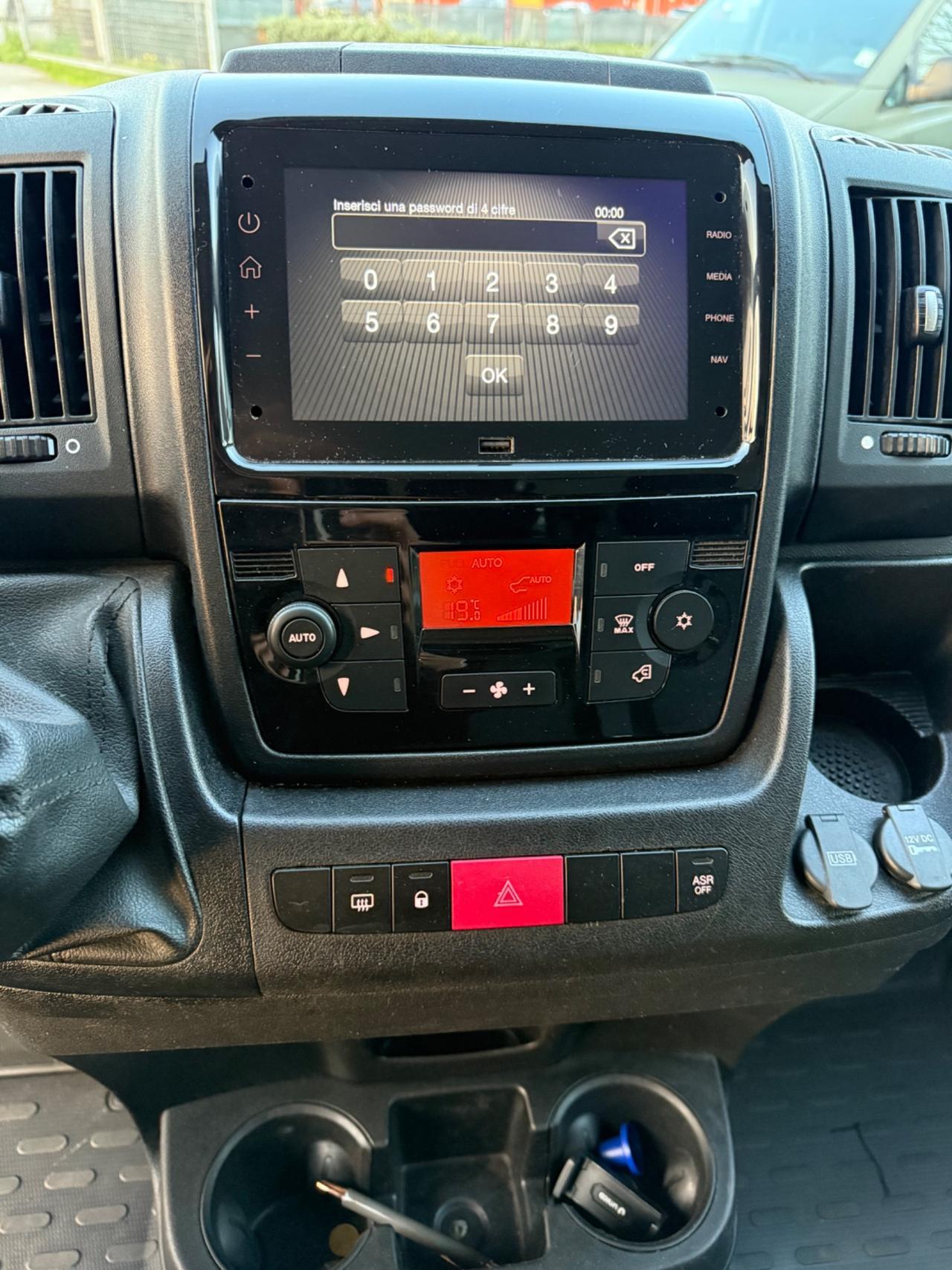 Fiat Ducato centinato con sponda idraulica