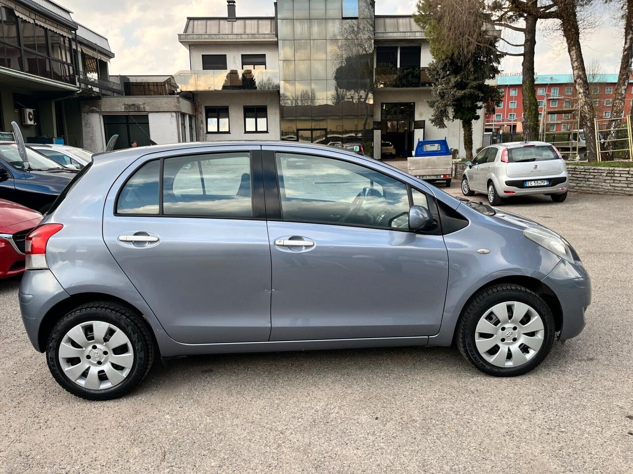Toyota Yaris 1.0 5 porte Sol