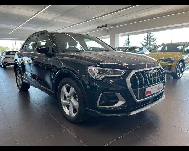 AUDI Q3 35 TDI S tronic Business Advanced