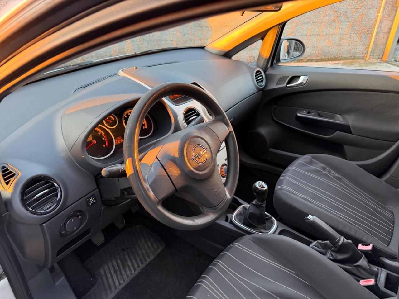 Opel Corsa 1.2 benzina-GPL EURO4 NEOPATENTATI